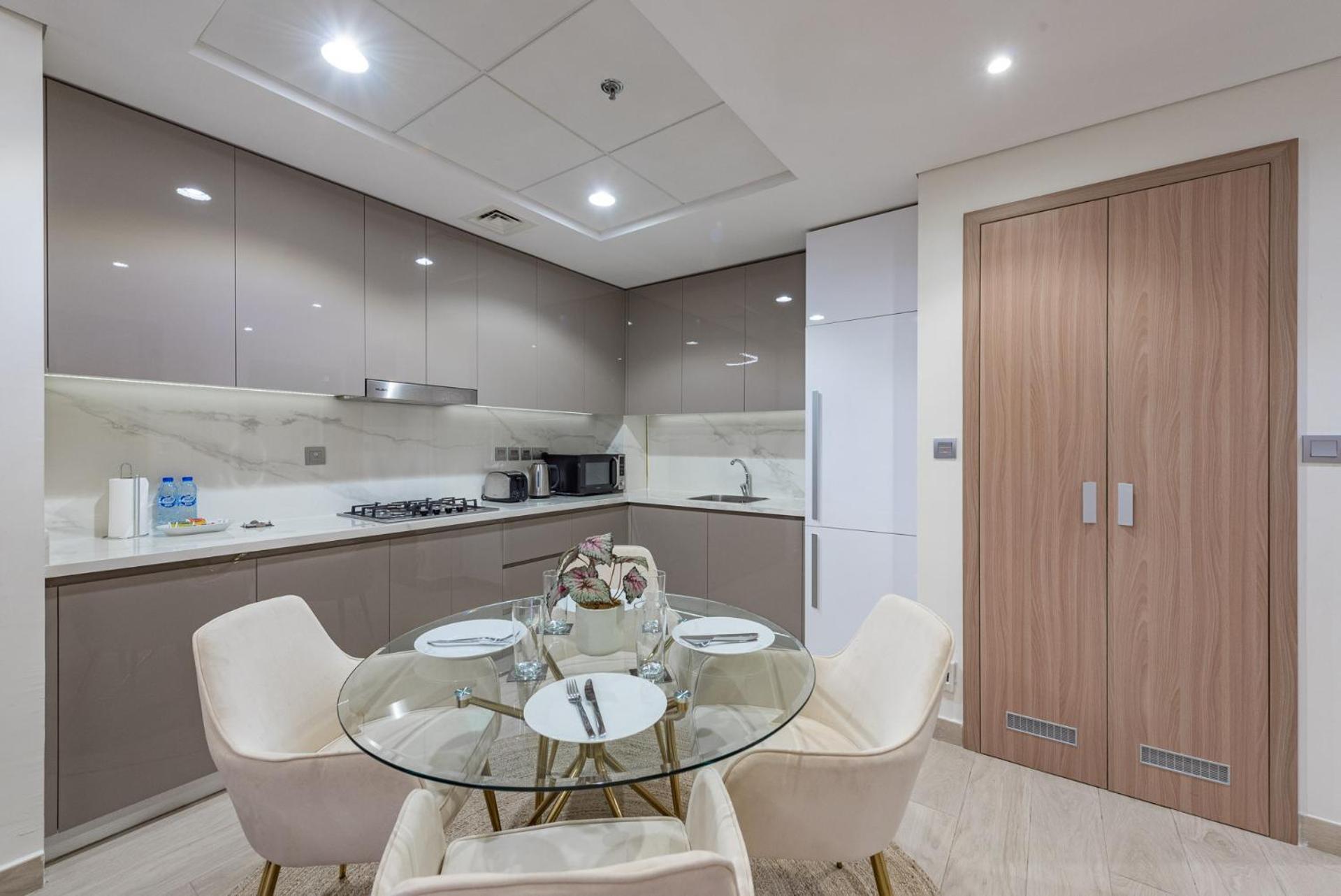 Apartamento Cozy & Convenient 1Br Haven In Al Jaddaf Dubái Exterior foto