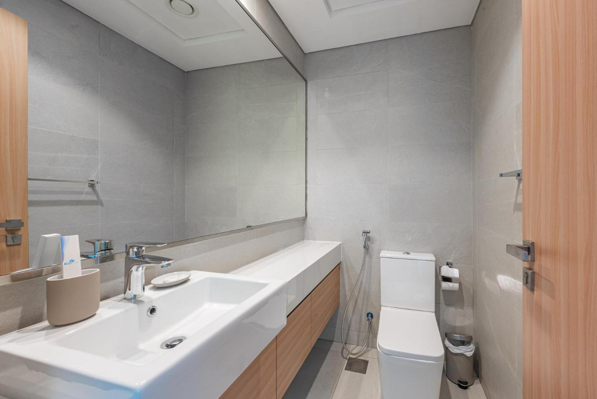 Apartamento Cozy & Convenient 1Br Haven In Al Jaddaf Dubái Exterior foto